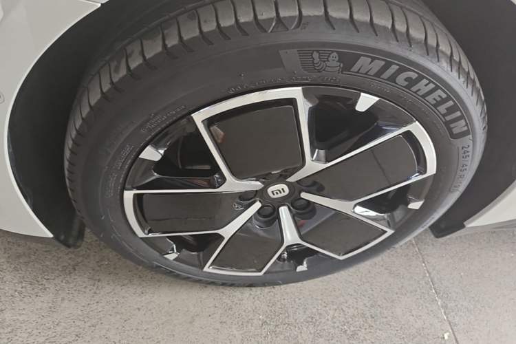 Used Xiaomi Auto SU7 2024 Rear-Drive Long-Range Intelligent Driving Version Left Front Wheel Hub