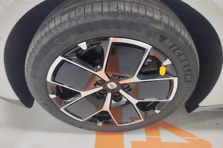 Used Xiaomi Auto SU7 2024 Rear-Drive Long-Range Intelligent Driving Version Left Front Wheel Hub