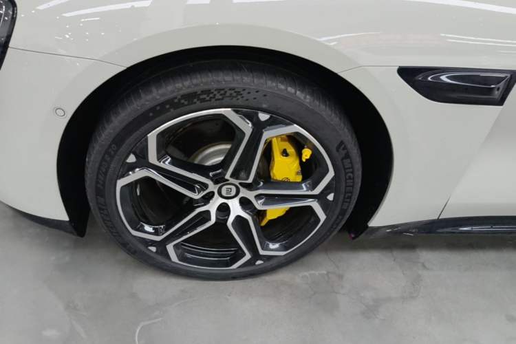 Used Xiaomi Auto SU7 2024 Rear-Drive Long-Range Intelligent Driving Version Left Front Wheel Hub