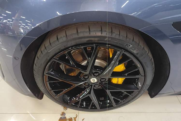 Used Xiaomi Auto SU7 2024 Four-Wheel Drive Ultra-Long Range Advanced Intelligent Driving Max Edition Left Front Wheel Hub