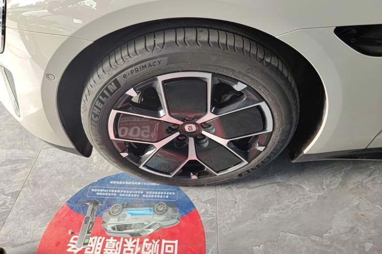 Used Xiaomi Auto SU7 2024 Rear-Drive Ultra-Long Range Advanced Pro-Level Intelligent Driving Version Left Front Wheel Hub