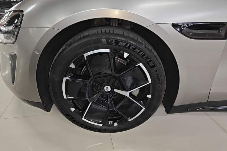 Used Xiaomi Auto SU7 2024 Rear-Drive Long-Range Intelligent Driving Version Left Front Wheel Hub