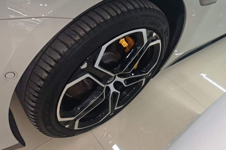 Used Xiaomi Auto SU7 2024 Rear-Drive Long-Range Intelligent Driving Version Left Front Wheel Hub