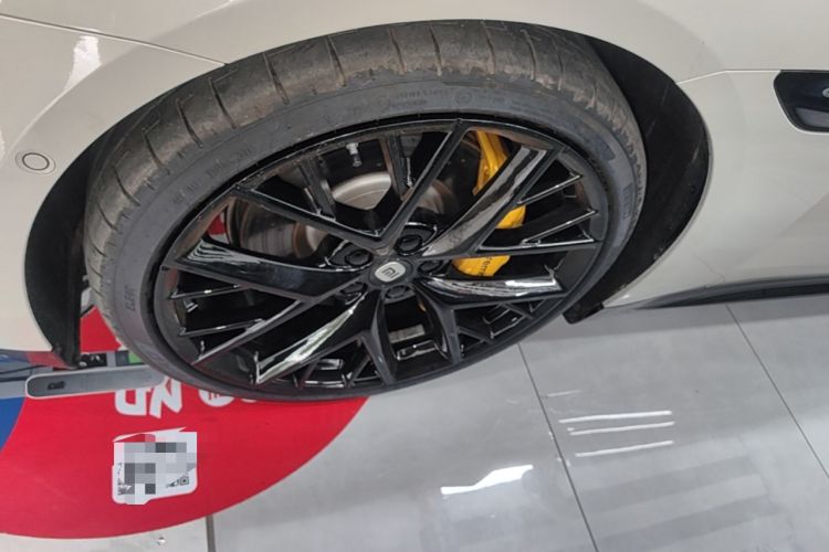 Used Xiaomi Auto SU7 2024 Four-Wheel Drive Ultra-Long Range Advanced Intelligent Driving Max Edition Left Front Wheel Hub