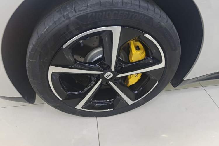 Used Xiaomi Auto SU7 2024 Four-Wheel Drive Ultra-Long Range Advanced Intelligent Driving Max Edition Left Front Wheel Hub