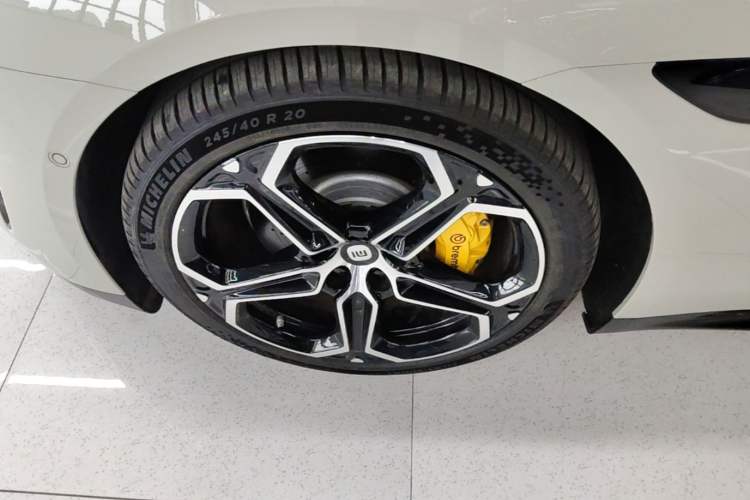 Used Xiaomi Auto SU7 2024 Four-Wheel Drive Ultra-Long Range Advanced Intelligent Driving Max Edition Left Front Wheel Hub