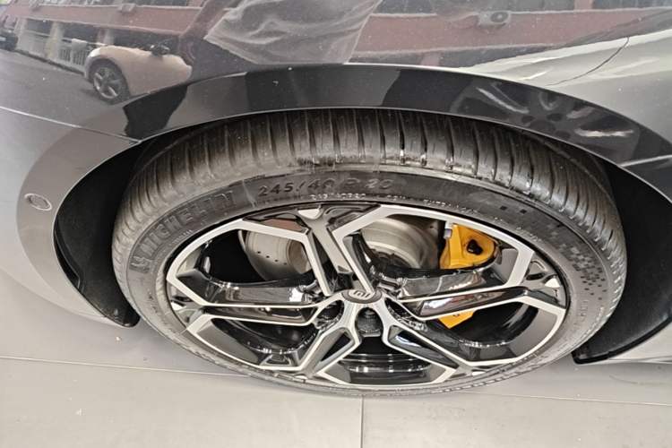 Used Xiaomi Auto SU7 2024 Rear-Drive Long-Range Intelligent Driving Version Left Front Wheel Hub