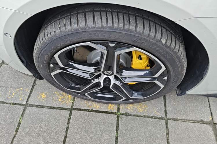 Used Xiaomi Auto SU7 2024 Four-Wheel Drive Ultra-Long Range Advanced Intelligent Driving Max Edition Left Front Wheel Hub