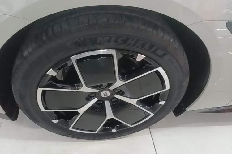 Used Xiaomi Auto SU7 2024 Rear-Drive Long-Range Intelligent Driving Version Left Front Wheel Hub