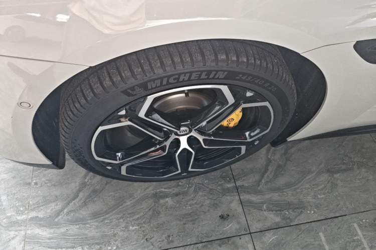 Used Xiaomi Auto SU7 2024 Rear-Drive Long-Range Intelligent Driving Version Left Front Wheel Hub