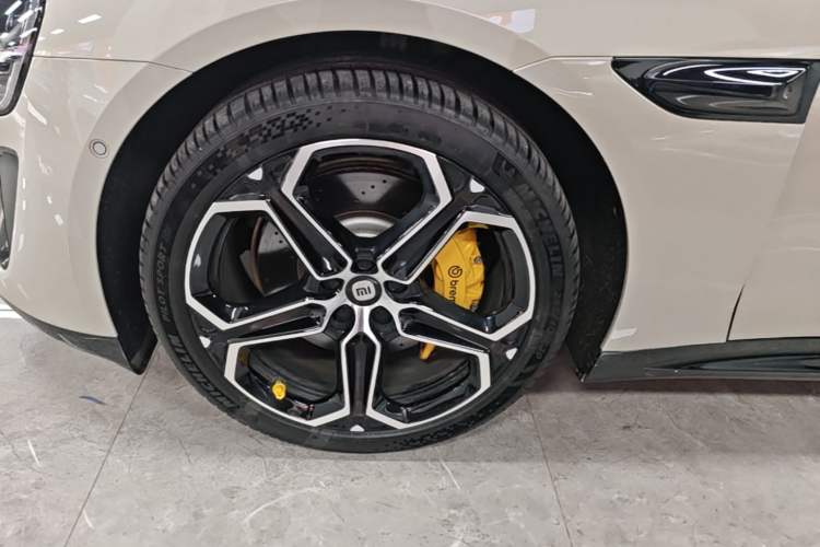 Used Xiaomi Auto SU7 2024 Rear-Drive Ultra-Long Range Advanced Pro-Level Intelligent Driving Version Left Front Wheel Hub