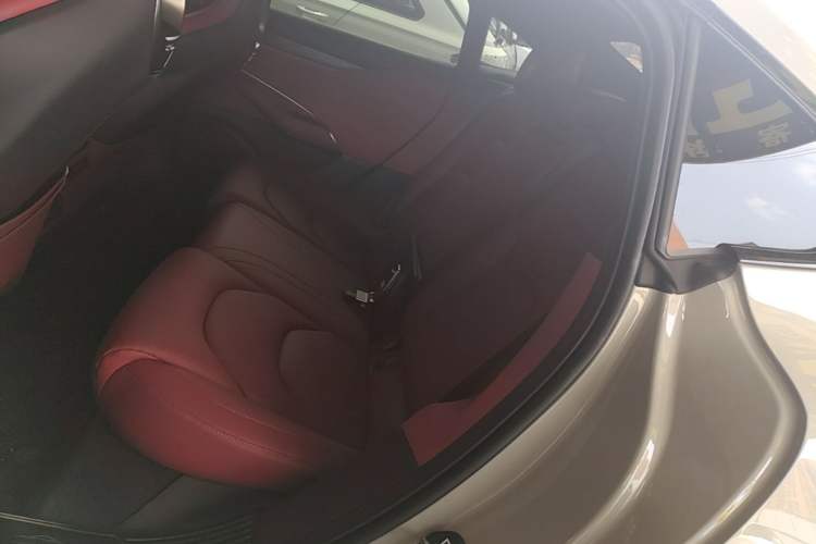 Used Xiaomi Auto SU7 2024 Rear-Drive Ultra-Long Range Advanced Pro-Level Intelligent Driving Version Left Rear Seat