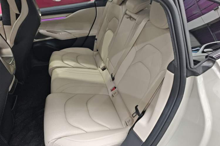 Used Xiaomi Auto SU7 2024 Rear-Drive Ultra-Long Range Advanced Pro-Level Intelligent Driving Version Left Rear Seat
