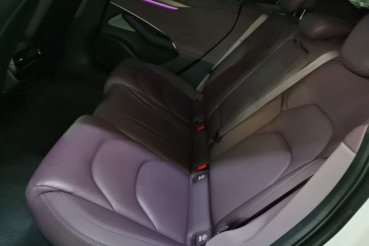 Used Xiaomi Auto SU7 2024 Four-Wheel Drive Ultra-Long Range Advanced Intelligent Driving Max Edition Left Rear Seat
