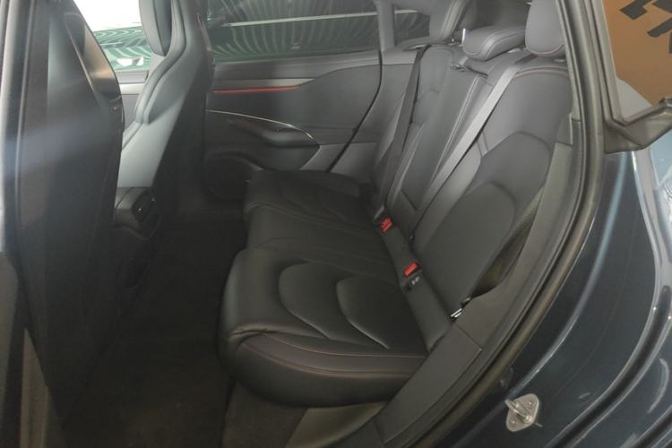 Used Xiaomi Auto SU7 2024 Rear-Drive Ultra-Long Range Advanced Pro-Level Intelligent Driving Version Left Rear Seat