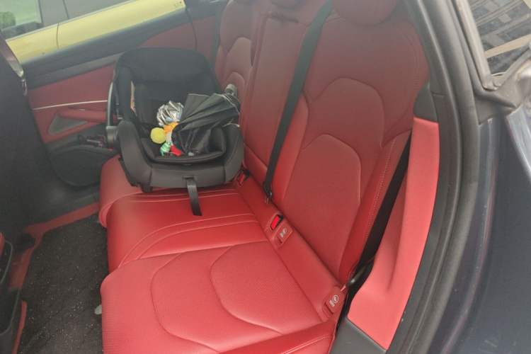 Used Xiaomi Auto SU7 2024 Four-Wheel Drive Ultra-Long Range Advanced Intelligent Driving Max Edition Left Rear Seat