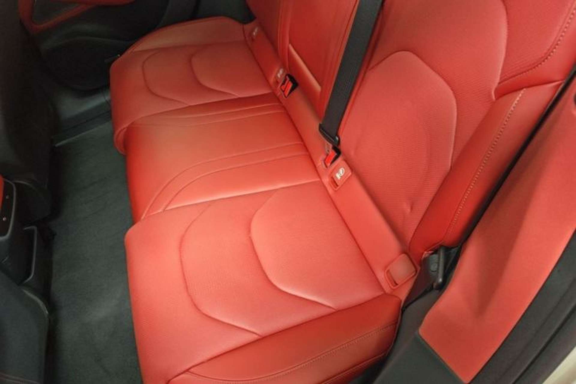 Used Xiaomi Auto SU7 2024 Rear-Drive Ultra-Long Range Advanced Pro-Level Intelligent Driving Version Left Rear Seat