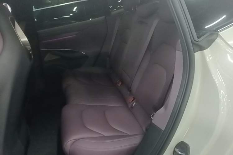 Used Xiaomi Auto SU7 2024 Four-Wheel Drive Ultra-Long Range Advanced Intelligent Driving Max Edition Left Rear Seat