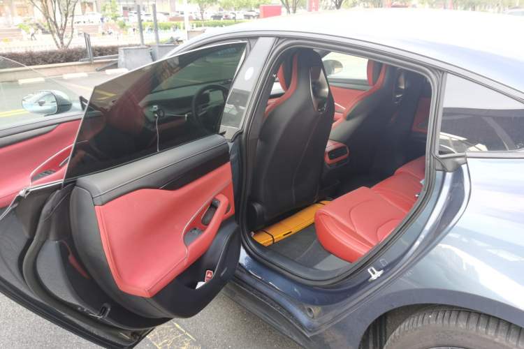 Used Xiaomi Auto SU7 2024 Rear-Drive Ultra-Long Range Advanced Pro-Level Intelligent Driving Version Left Rear Seat