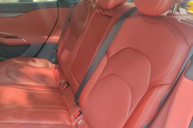 Used Xiaomi Auto SU7 2024 Four-Wheel Drive Ultra-Long Range Advanced Intelligent Driving Max Edition Left Rear Seat