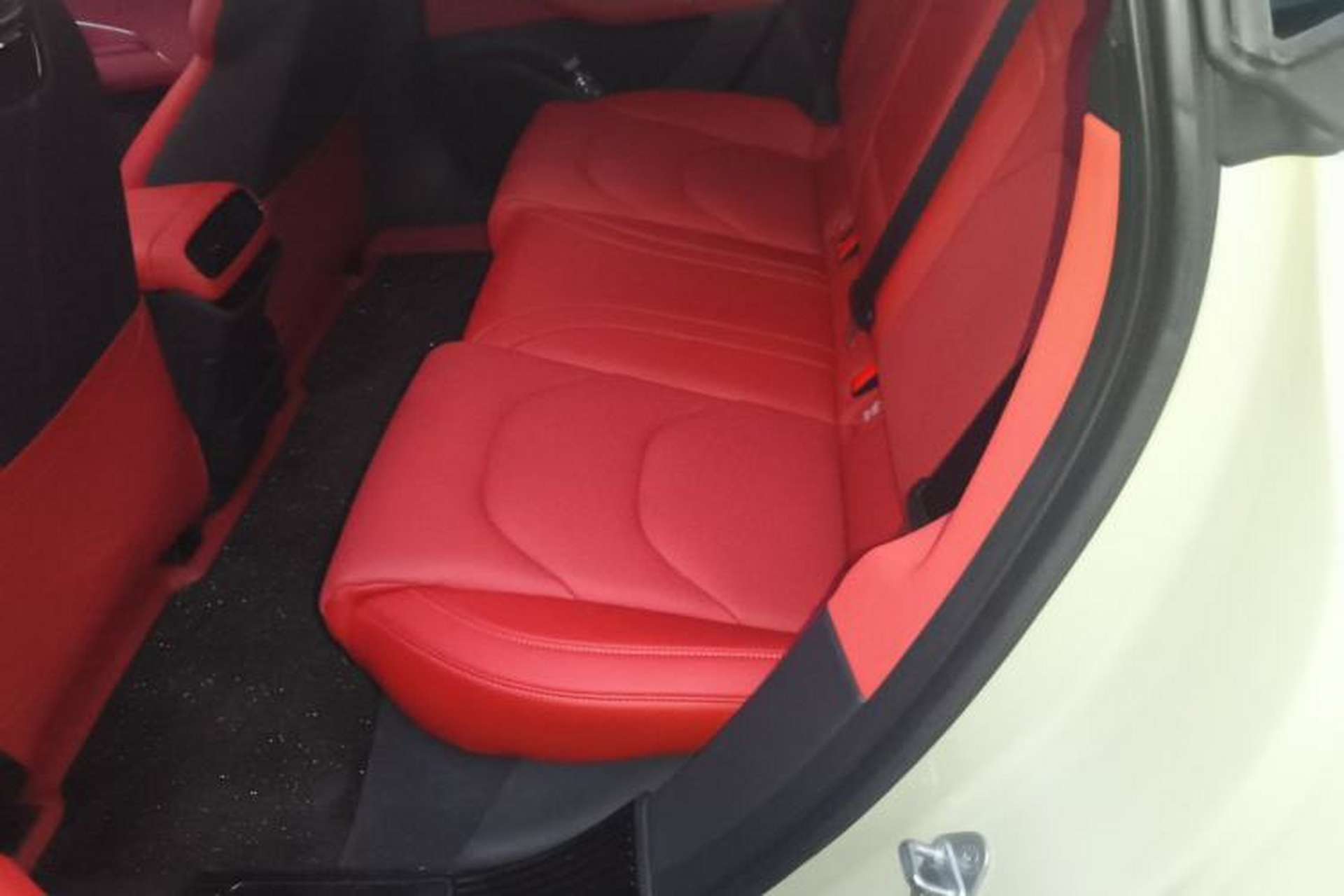 Used Xiaomi Auto SU7 2024 Rear-Drive Long-Range Intelligent Driving Version Left Rear Seat