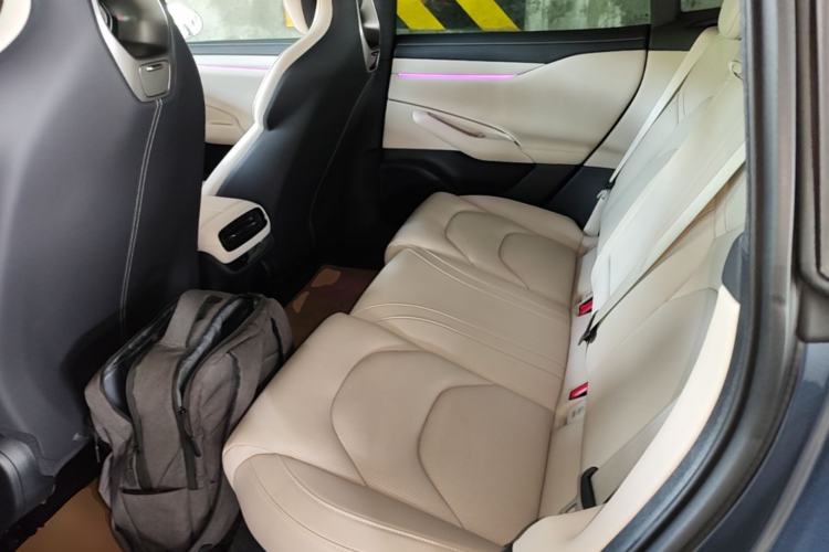 Used Xiaomi Auto SU7 2024 Rear-Drive Ultra-Long Range Advanced Pro-Level Intelligent Driving Version Left Rear Seat
