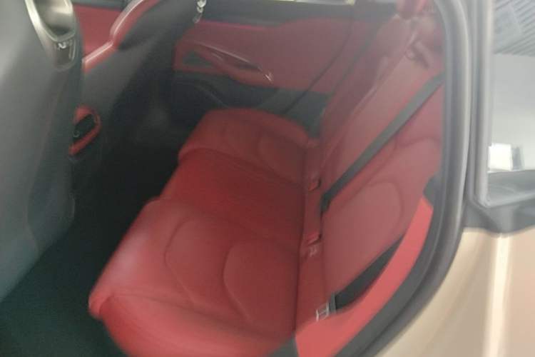 Used Xiaomi Auto SU7 2024 Rear-Drive Ultra-Long Range Advanced Pro-Level Intelligent Driving Version Left Rear Seat
