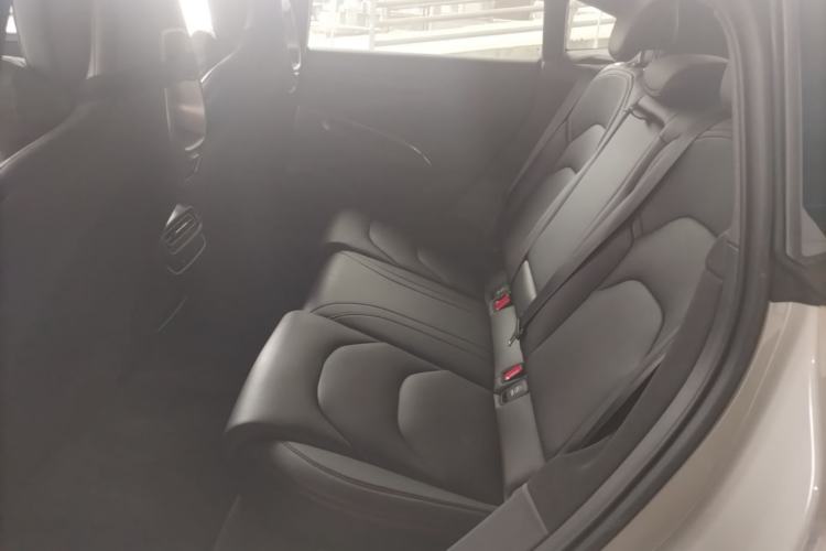 Used Xiaomi Auto SU7 2024 Rear-Drive Long-Range Intelligent Driving Version Left Rear Seat