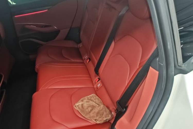 Used Xiaomi Auto SU7 2024 Four-Wheel Drive Ultra-Long Range Advanced Intelligent Driving Max Edition Left Rear Seat