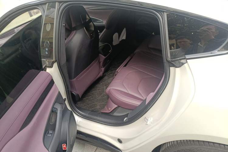 Used Xiaomi Auto SU7 2024 Four-Wheel Drive Ultra-Long Range Advanced Intelligent Driving Max Edition Left Rear Seat