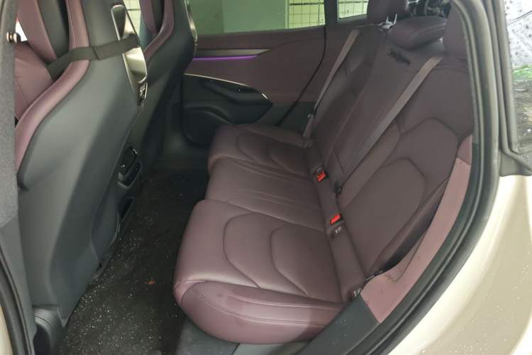 Used Xiaomi Auto SU7 2024 Rear-Drive Ultra-Long Range Advanced Pro-Level Intelligent Driving Version Left Rear Seat