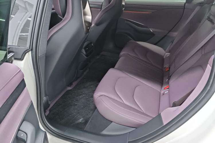 Used Xiaomi Auto SU7 2024 Rear-Drive Long-Range Intelligent Driving Version Left Rear Seat