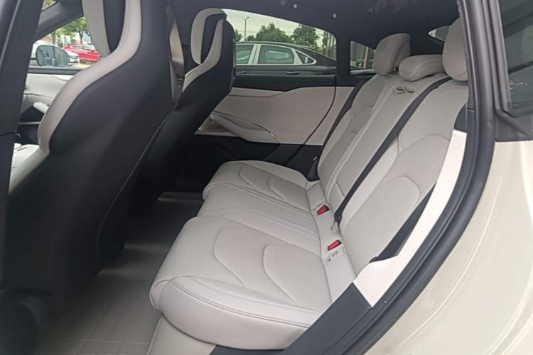 Used Xiaomi Auto SU7 2024 Rear-Drive Ultra-Long Range Advanced Pro-Level Intelligent Driving Version Left Rear Seat