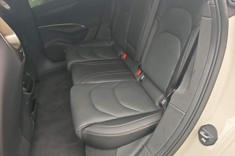 Used Xiaomi Auto SU7 2024 Rear-Drive Ultra-Long Range Advanced Pro-Level Intelligent Driving Version Left Rear Seat