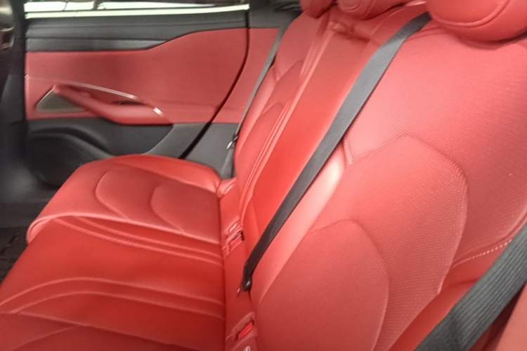 Used Xiaomi Auto SU7 2024 Four-Wheel Drive Ultra-Long Range Advanced Intelligent Driving Max Edition Left Rear Seat