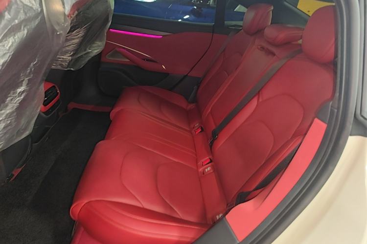 Used Xiaomi Auto SU7 2024 Four-Wheel Drive Ultra-Long Range Advanced Intelligent Driving Max Edition Left Rear Seat