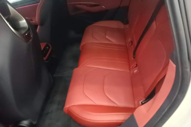 Used Xiaomi Auto SU7 2024 Rear-Drive Ultra-Long Range Advanced Pro-Level Intelligent Driving Version Left Rear Seat