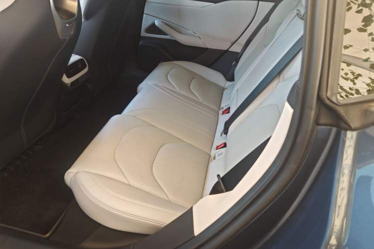 Used Xiaomi Auto SU7 2024 Rear-Drive Ultra-Long Range Advanced Pro-Level Intelligent Driving Version Left Rear Seat