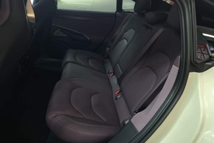 Used Xiaomi Auto SU7 2024 Four-Wheel Drive Ultra-Long Range Advanced Intelligent Driving Max Edition Left Rear Seat