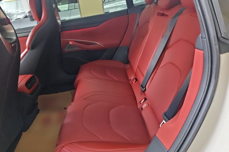 Used Xiaomi Auto SU7 2024 Four-Wheel Drive Ultra-Long Range Advanced Intelligent Driving Max Edition Left Rear Seat