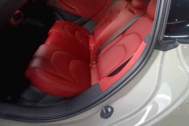 Used Xiaomi Auto SU7 2024 Rear-Drive Ultra-Long Range Advanced Pro-Level Intelligent Driving Version Left Rear Seat