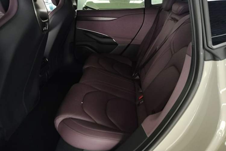 Used Xiaomi Auto SU7 2024 Rear-Drive Long-Range Intelligent Driving Version Left Rear Seat