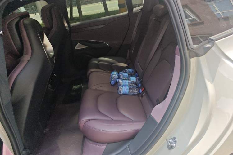 Used Xiaomi Auto SU7 2024 Four-Wheel Drive Ultra-Long Range Advanced Intelligent Driving Max Edition Left Rear Seat
