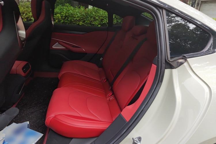 Used Xiaomi Auto SU7 2024 Four-Wheel Drive Ultra-Long Range Advanced Intelligent Driving Max Edition Left Rear Seat