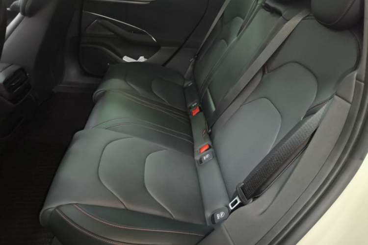 Used Xiaomi Auto SU7 2024 Four-Wheel Drive Ultra-Long Range Advanced Intelligent Driving Max Edition Left Rear Seat