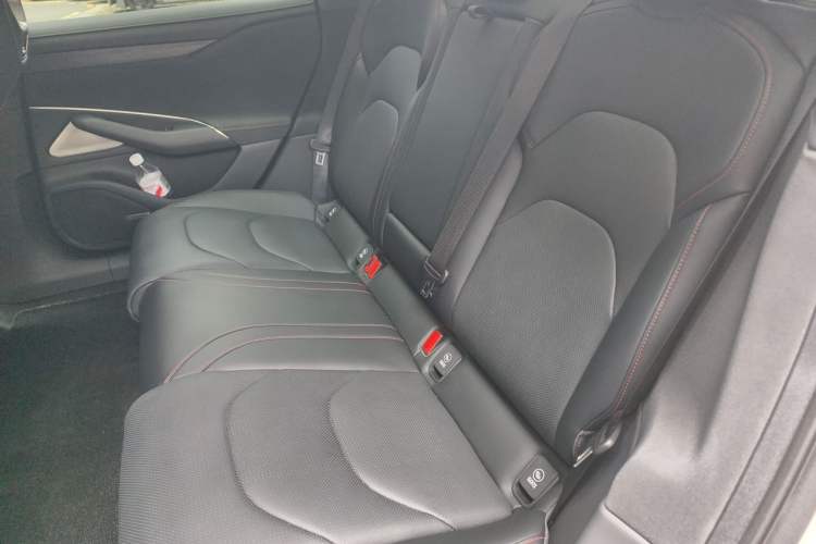Used Xiaomi Auto SU7 2024 Four-Wheel Drive Ultra-Long Range Advanced Intelligent Driving Max Edition Left Rear Seat