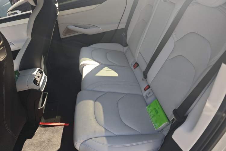 Used Xiaomi Auto SU7 2024 Four-Wheel Drive Ultra-Long Range Advanced Intelligent Driving Max Edition Left Rear Seat
