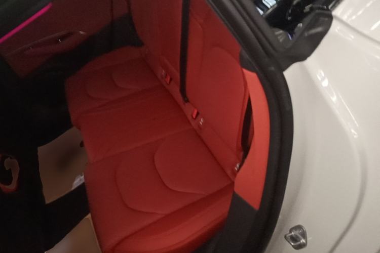 Used Xiaomi Auto SU7 2024 Rear-Drive Ultra-Long Range Advanced Pro-Level Intelligent Driving Version Left Rear Seat