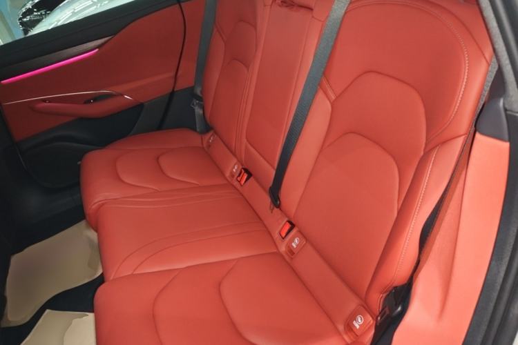 Used Xiaomi Auto SU7 2024 Rear-Drive Ultra-Long Range Advanced Pro-Level Intelligent Driving Version Left Rear Seat