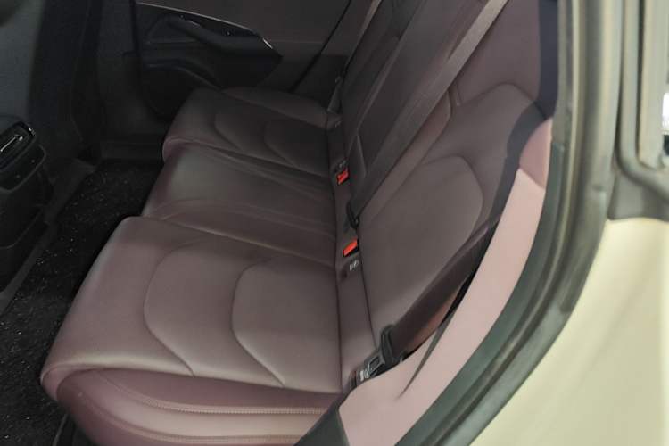 Used Xiaomi Auto SU7 2024 Four-Wheel Drive Ultra-Long Range Advanced Intelligent Driving Max Edition Left Rear Seat